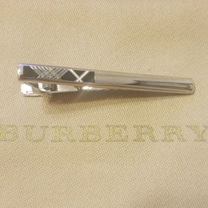 Burberry tie clip